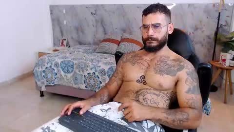 hanz_col online show from November 24, 1:06 am