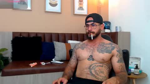 hanz_col online show from March 10, 4:28 am