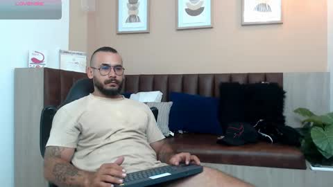 hanz_col online show from March 8, 11:33 am