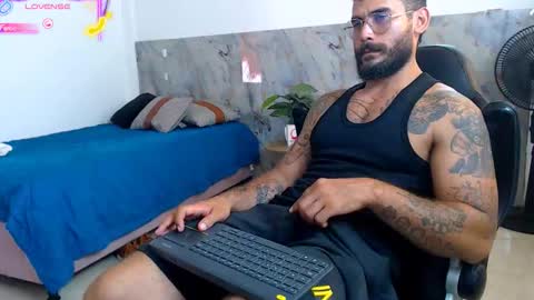 hanz_col online show from November 10, 6:02 pm