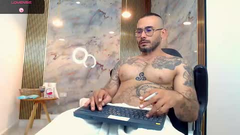 hanz_col online show from December 23, 2:13 am