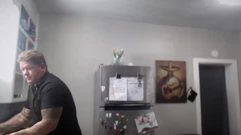 Snapshot of happilymarr1ed chatting on September 18, 4:53 pm DadBod online show from September 18, 4:53 pm