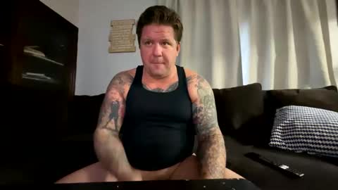 Snapshot of happilymarr1ed chatting on January 7, 1:32 pm DadBod online show from January 7, 1:32 pm