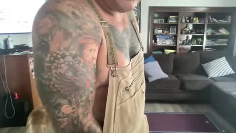 Snapshot of happilymarr1ed chatting on September 12, 4:29 pm DadBod online show from September 12, 4:29 pm