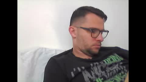 hardboylovemilfmoom online show from April 6, 12:06 pm