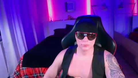 Snapshot of hardmattsteel chatting on March 7, 11:26 pm MATTSTEEL - ITALIAN STALLION online show from March 7, 11:26 pm