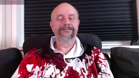 Snapshot of hardmrlazy chatting on December 24, 7:44 pm MrLazy online show from December 24, 7:44 pm