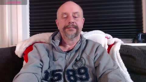 Snapshot of hardmrlazy chatting on December 16, 7:00 pm MrLazy online show from December 16, 7:00 pm