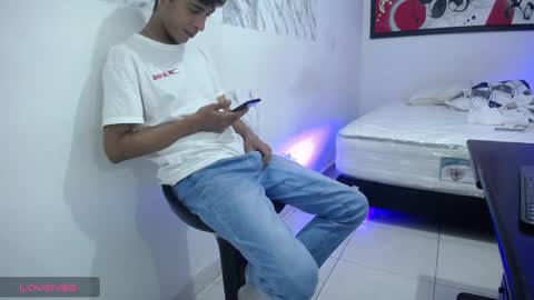 Snapshot of hardsexlove08 chatting on December 29, 1:45 am Andres Dean online show from December 29, 1:45 am