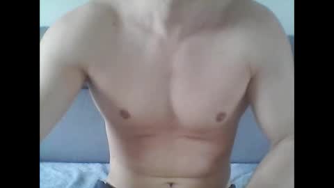 Snapshot of hardwanker75 chatting on March 10, 10:18 am hardwanker75 online show from March 10, 10:18 am