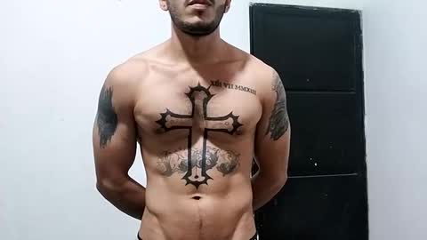 Snapshot of haroldsepulveda chatting on December 21, 3:25 am BOY HOT online show from December 21, 3:25 am