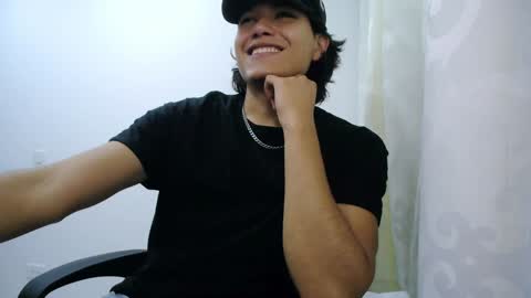 Snapshot of haru_boi chatting on January 30, 12:39 am Haru online show from January 30, 12:39 am