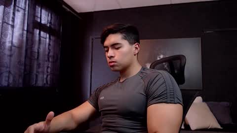 hat_guy01 online show from March 9, 8:58 pm