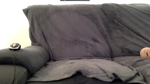 Snapshot of hendo92 chatting on January 28, 12:05 am Hendo online show from January 28, 12:05 am