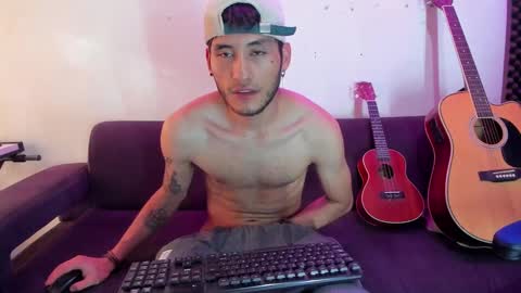 Snapshot of henrik_senn chatting on December 11, 12:27 pm henrik_senn online show from December 11, 12:27 pm