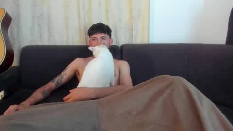 Snapshot of henrik_senn chatting on September 14, 5:09 am henrik_senn online show from September 14, 5:09 am