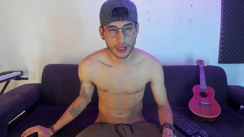 Snapshot of henrik_senn chatting on December 2, 11:43 am henrik_senn online show from December 2, 11:43 am