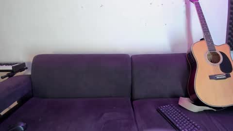 Snapshot of henrik_senn chatting on December 17, 10:55 am henrik_senn online show from December 17, 10:55 am