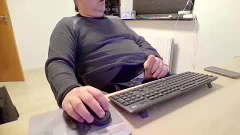 henrikrp1971 online show from December 15, 9:09 pm