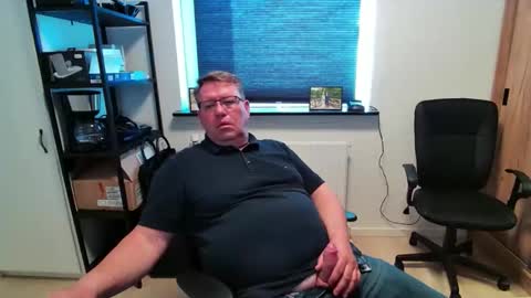 henrikrp1971 online show from April 30, 1:29 pm