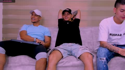heteros men online show from December 2, 1:22 pm