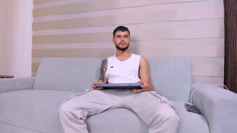 heteros men online show from December 3, 12:44 am