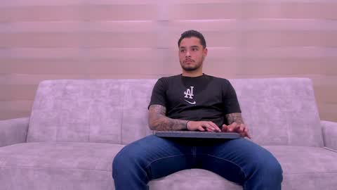 heteros men online show from December 16, 7:00 pm