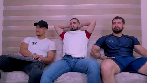 heteros men online show from December 17, 1:49 pm