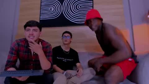 heteros men online show from December 4, 2:35 pm