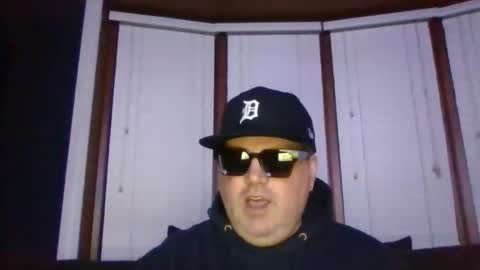 holden_minutz online show from November 26, 8:50 am