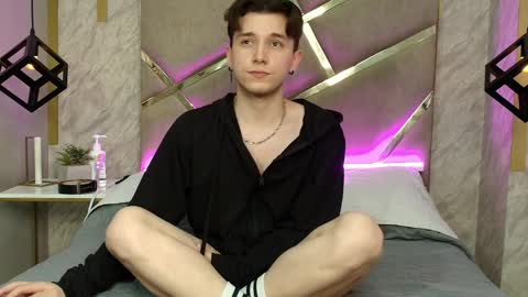 Holland online show from April 8, 7:44 pm