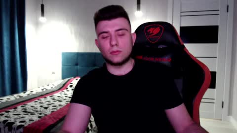 Snapshot of honey_furry chatting on December 7, 8:16 pm Wolfy online show from December 7, 8:16 pm
