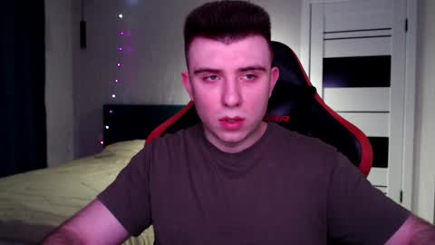 Snapshot of honey_furry chatting on January 5, 8:52 pm Wolfy online show from January 5, 8:52 pm