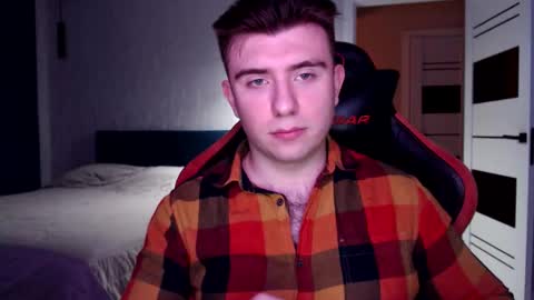 Snapshot of honey_furry chatting on October 10, 11:19 pm Wolfy online show from October 10, 11:19 pm