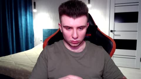 Snapshot of honey_furry chatting on December 20, 3:31 pm Wolfy online show from December 20, 3:31 pm
