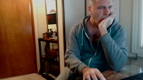 Snapshot of hoosierdadddy4u chatting on January 8, 2:14 pm Jayson online show from January 8, 2:14 pm