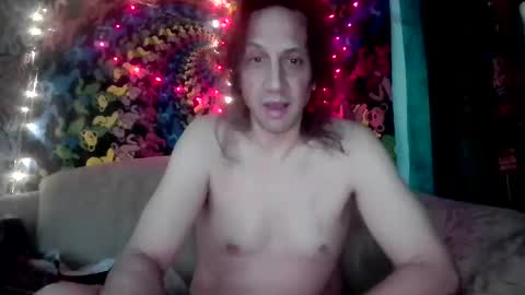 Snapshot of horny_hippie420 chatting on January 1, 2:31 pm Horny Rockstar420 online show from January 1, 2:31 pm