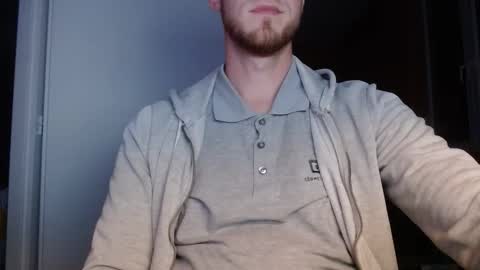 Snapshot of hornygaren chatting on October 3, 12:26 am zorander online show from October 3, 12:26 am