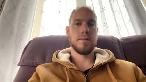 Snapshot of hornygaren chatting on December 29, 10:45 am zorander online show from December 29, 10:45 am