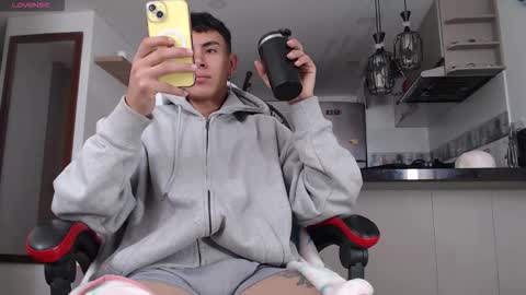 hot_twinks83 online show from October 13, 12:11 pm