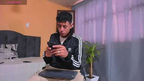 hot_twinks83 online show from March 2, 12:47 pm