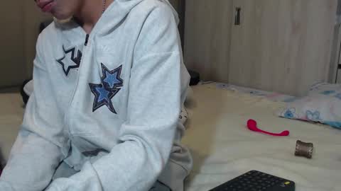 hot_twinks83 online show from November 15, 11:12 am