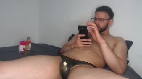 hotdereck33 online show from October 17, 4:05 am