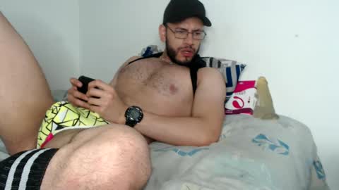Snapshot of hotdereck33 chatting on March 1, 9:18 am hotdereck33 online show from March 1, 9:18 am