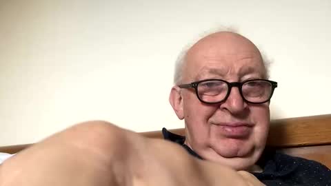 hotmuff99 online show from November 1, 8:40 am