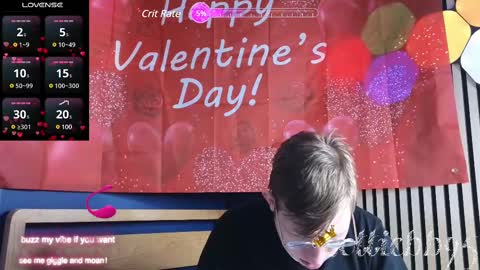 Snapshot of hottiebb95 chatting on February 15, 4:47 am Roberts stones online show from February 15, 4:47 am