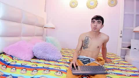 hottiie_guy online show from October 14, 6:37 pm