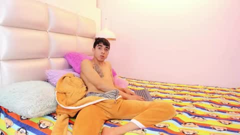 hottiie_guy online show from October 7, 6:56 pm
