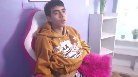 hottiie_guy online show from October 21, 6:11 pm