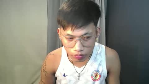 hugecockjames09 online show from September 17, 6:36 am